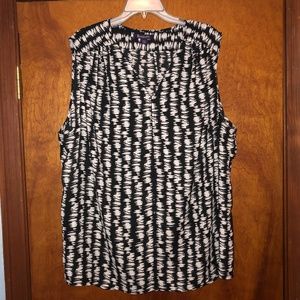 NWOT Roaman’s Black & White Sleeveless Shirt Size 28W
